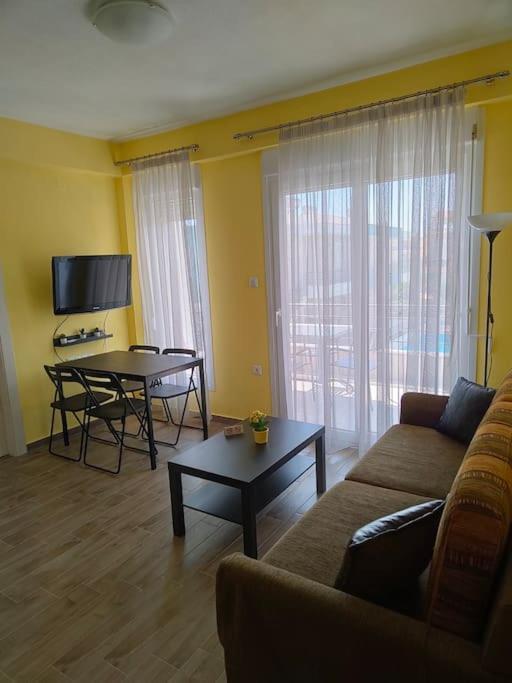 Poolview Apartment Ofrinion Exterior photo